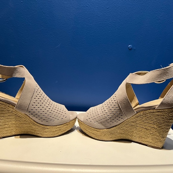 Marc Fisher Ankle Wedges - Picture 5 of 6